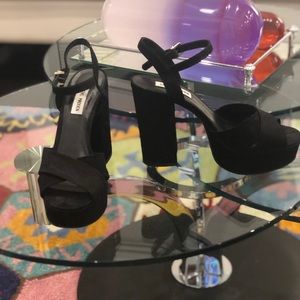 Steve Madden Black Suede Platform Pumps